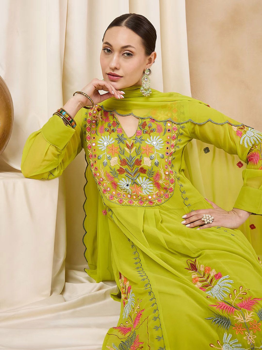 Dhiyona KL Women Floral Embroidered Regular Thread Work Kurta with Palazzos & With Dupatta