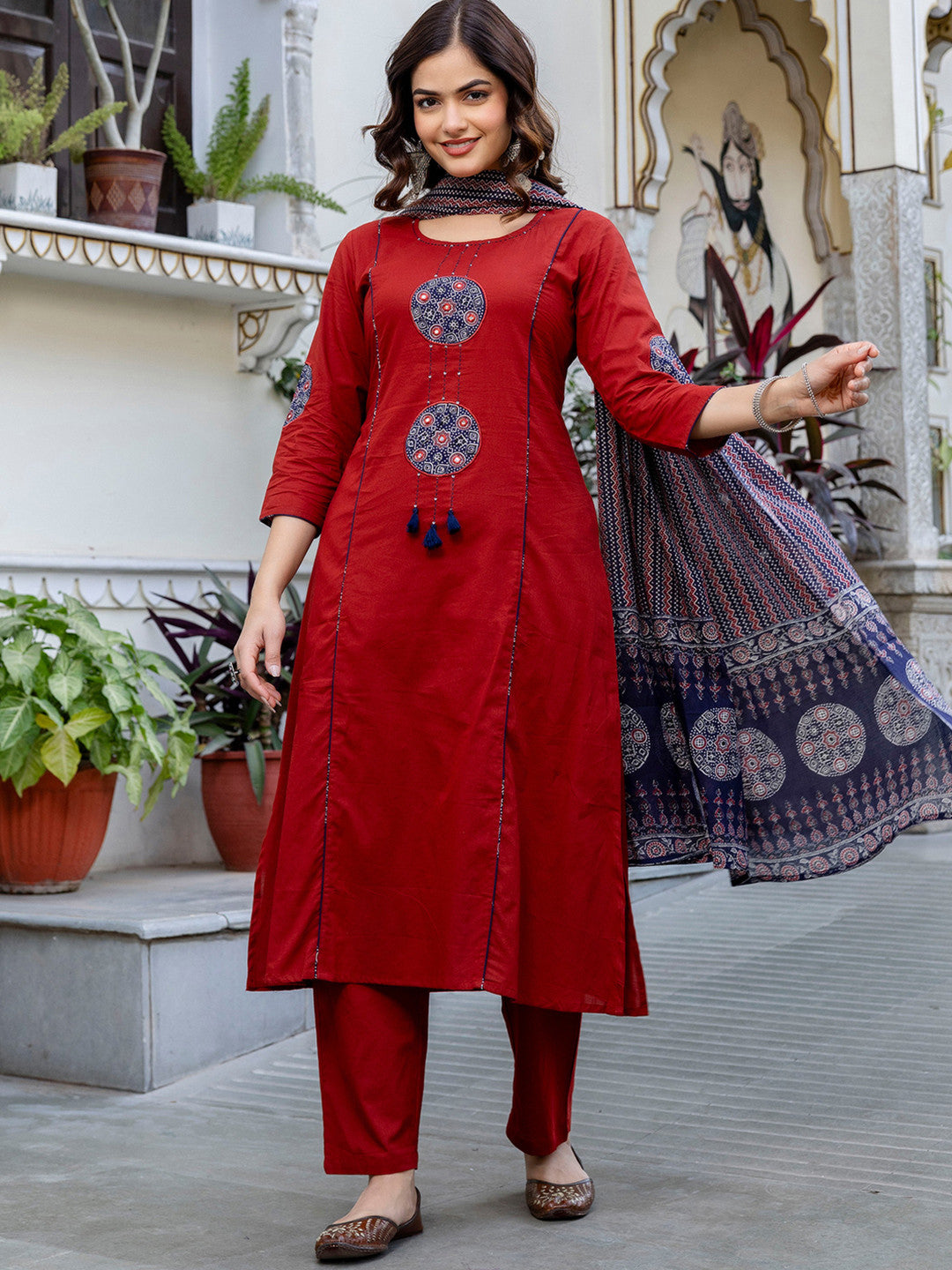 Women Ethnic Motifs Embroidered Regular Thread Work Pure Cotton Kurta with Trousers & With Dupatta