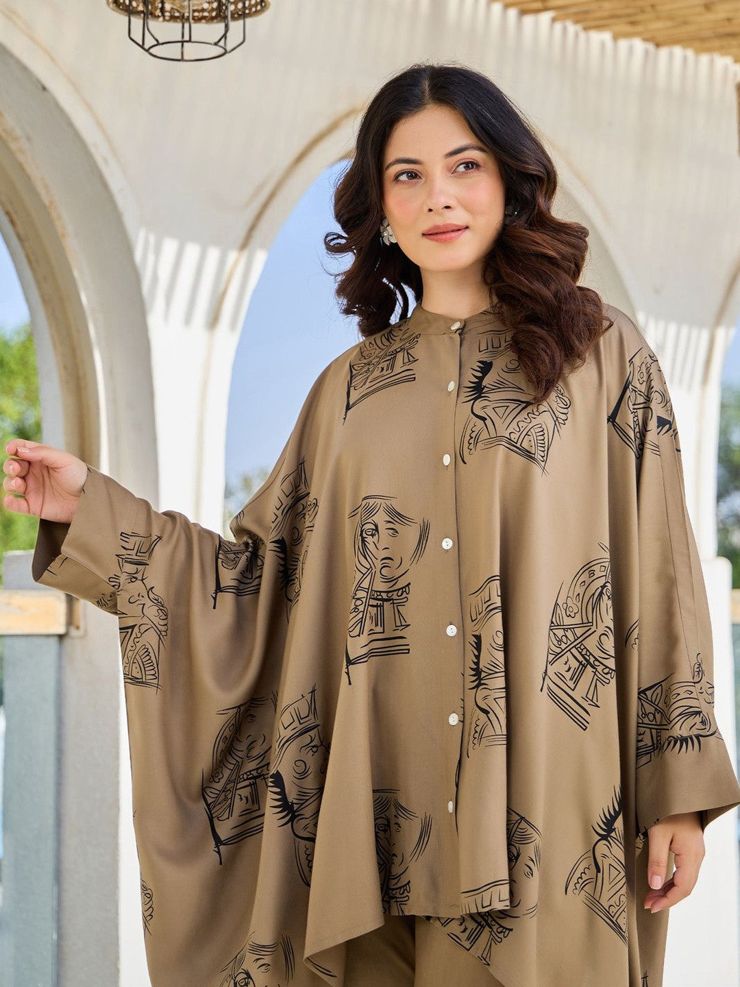 Women Printed Regular Kurta with Trousers