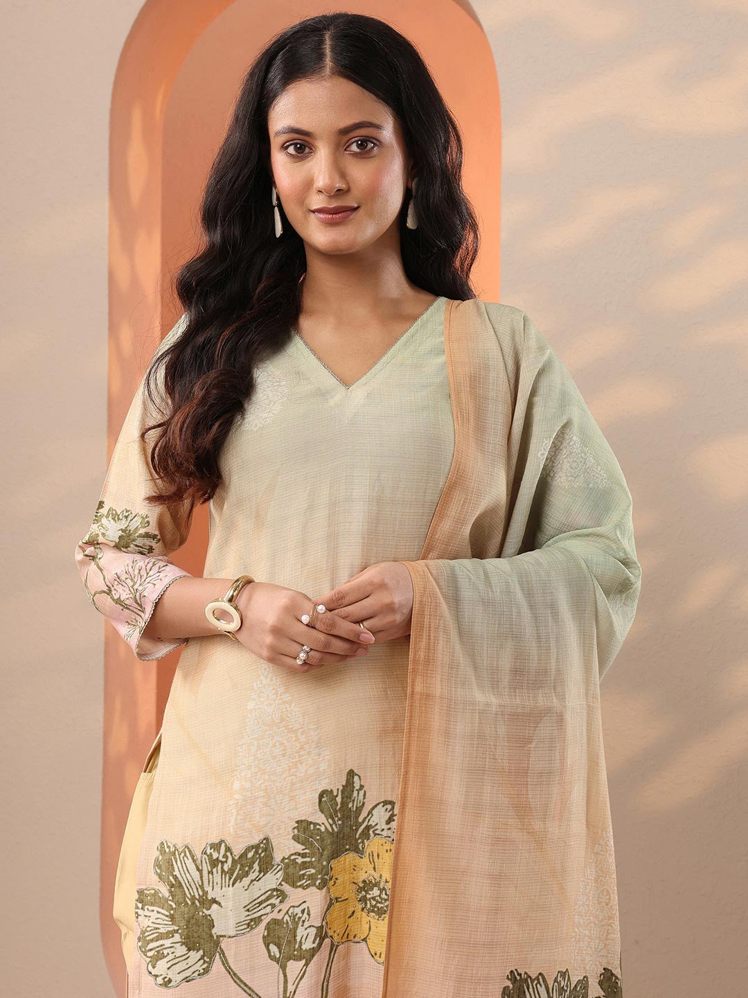 Women Floral Printed Kurta with Trousers & Dupatta