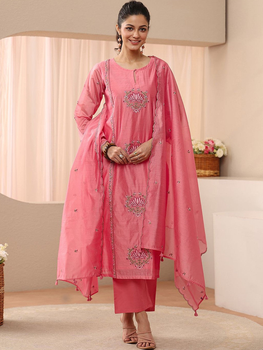 Women Floral Embroidered Regular Thread Work Chanderi Silk Kurta with Trousers & With Dupatta