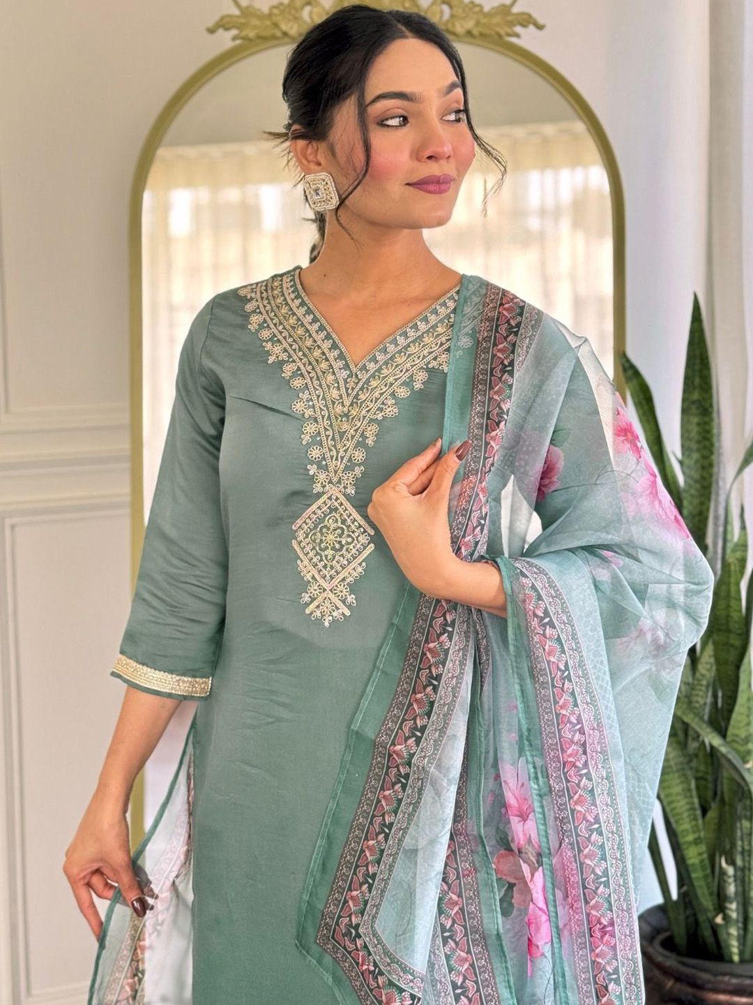 Dhiyona KL Yoke Design V-Neck Straight Kurta With Trousers And Dupatta