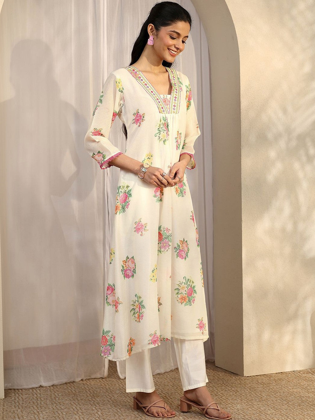 Women Floral Printed Empire Thread Work Kurta with Trousers & With Dupatta