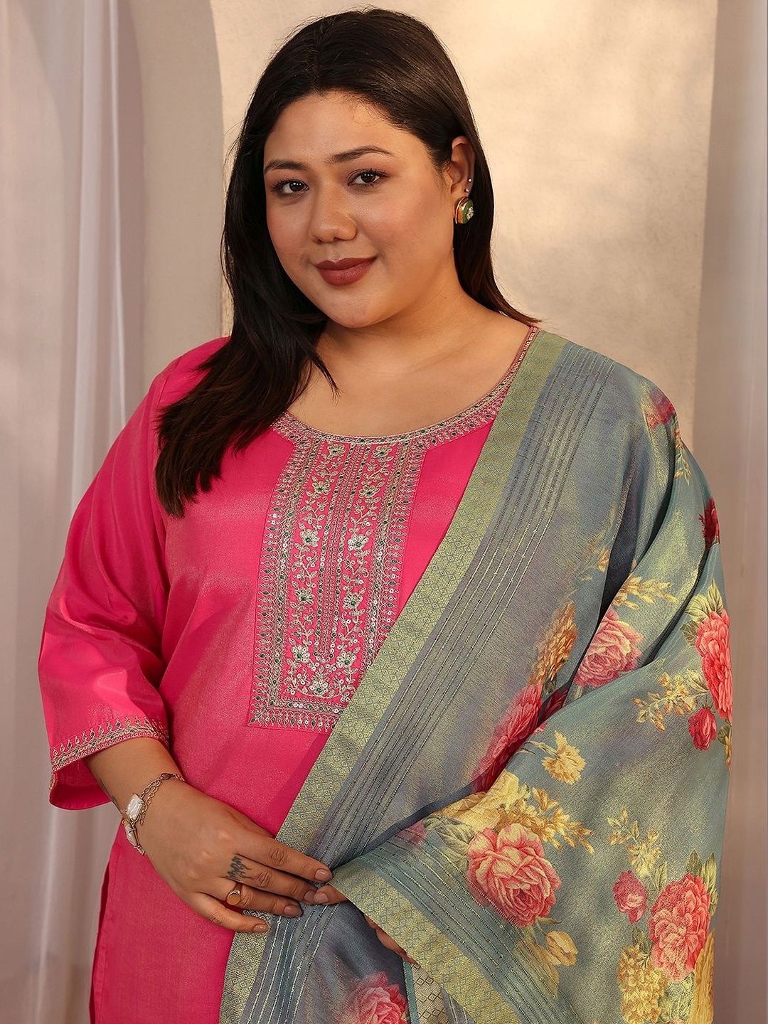 Dhiyona Women's Plus Size Floral Embroidered Kurta with Trousers & With Dupatta