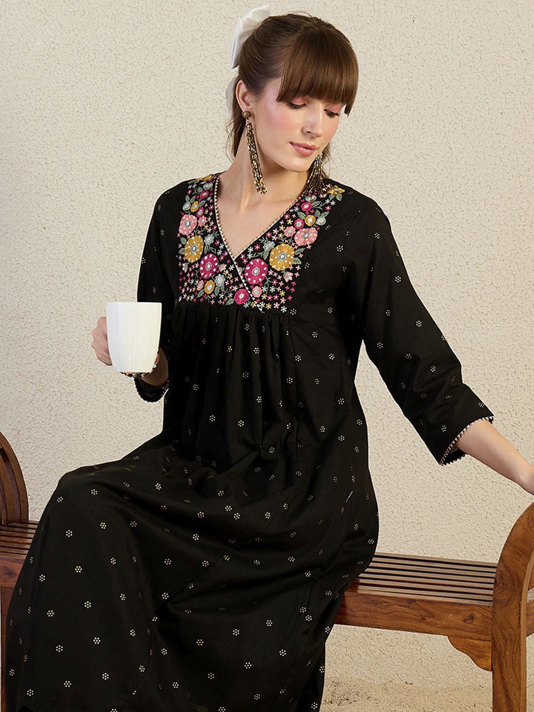 Women Embroidered Thread Work Pure Cotton Kurta with Trousers