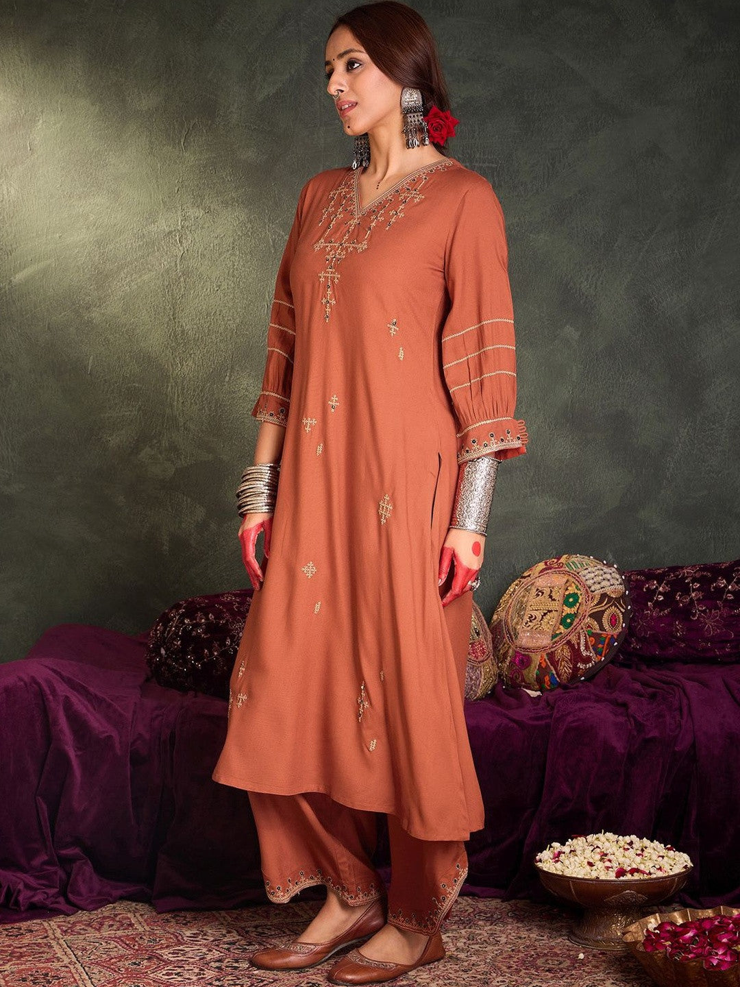 Women Ethnic Motifs Embroidered Regular Thread Work Kurta with Palazzos