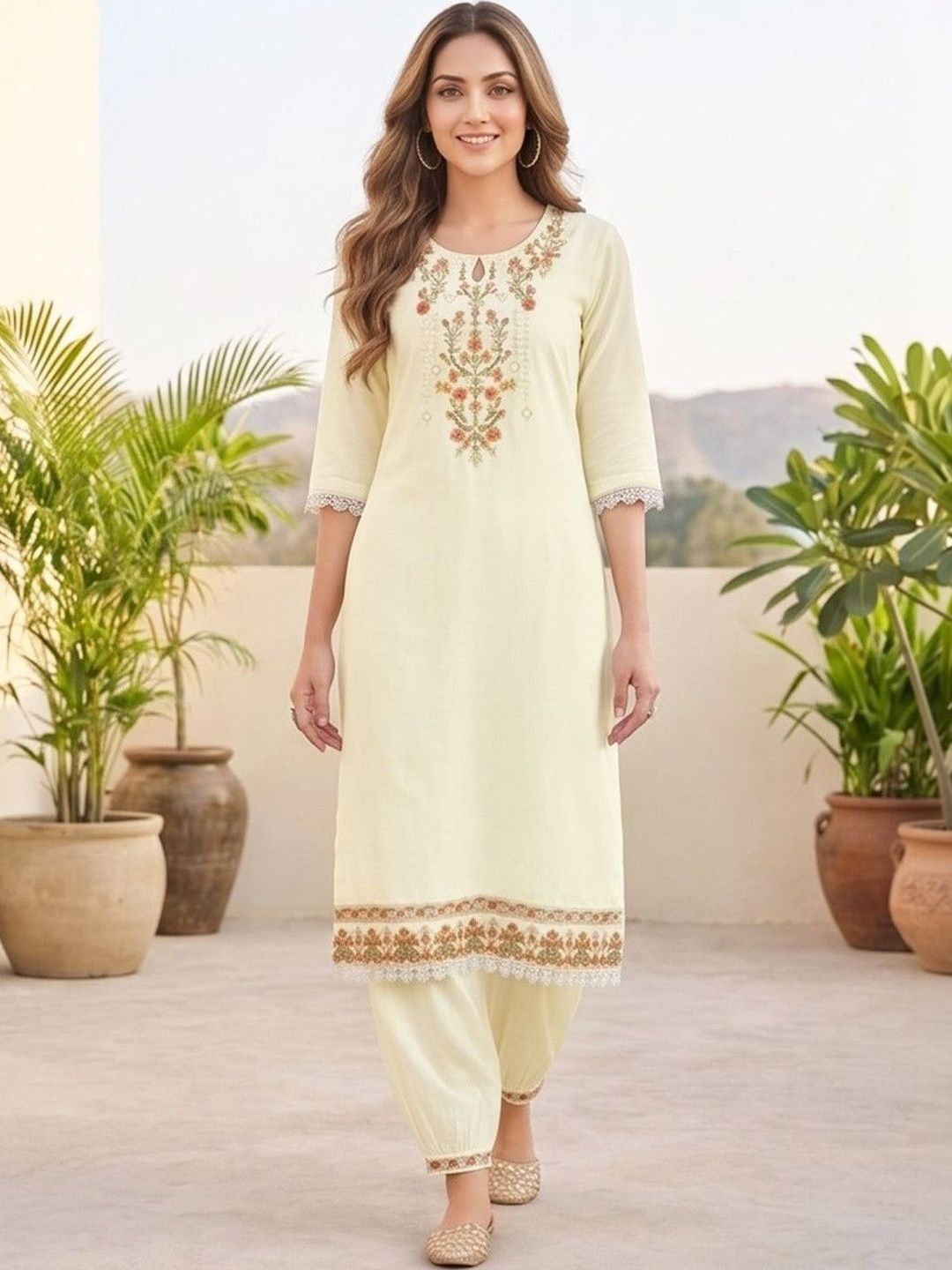 Cream Women Floral Embroidered Regular Thread Work Kurta with Patiala & With Dupatta
