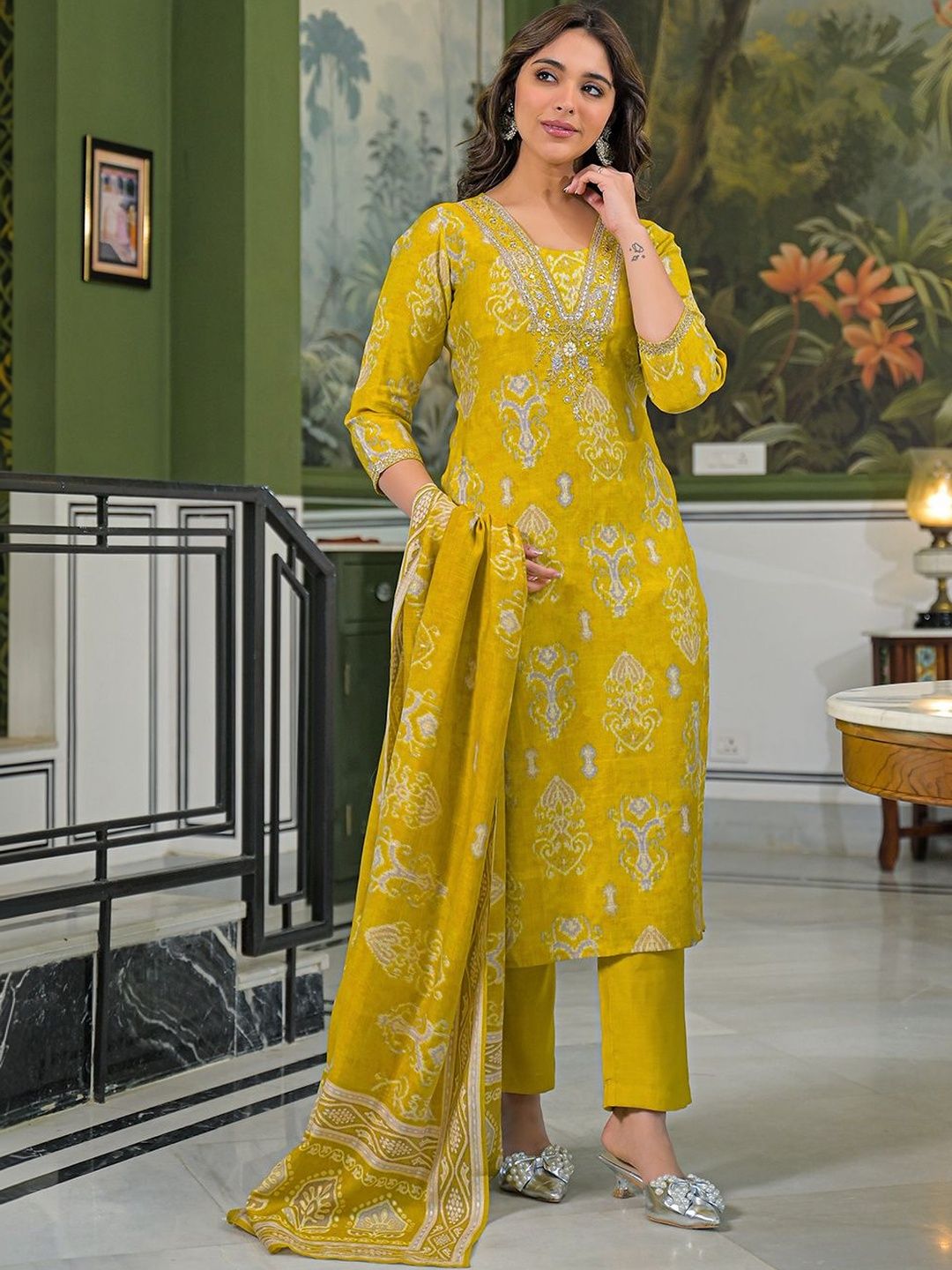 Dhiyona KL Women Ethnic Motifs Printed Regular Thread Work Kurta with Trousers & With Dupatta