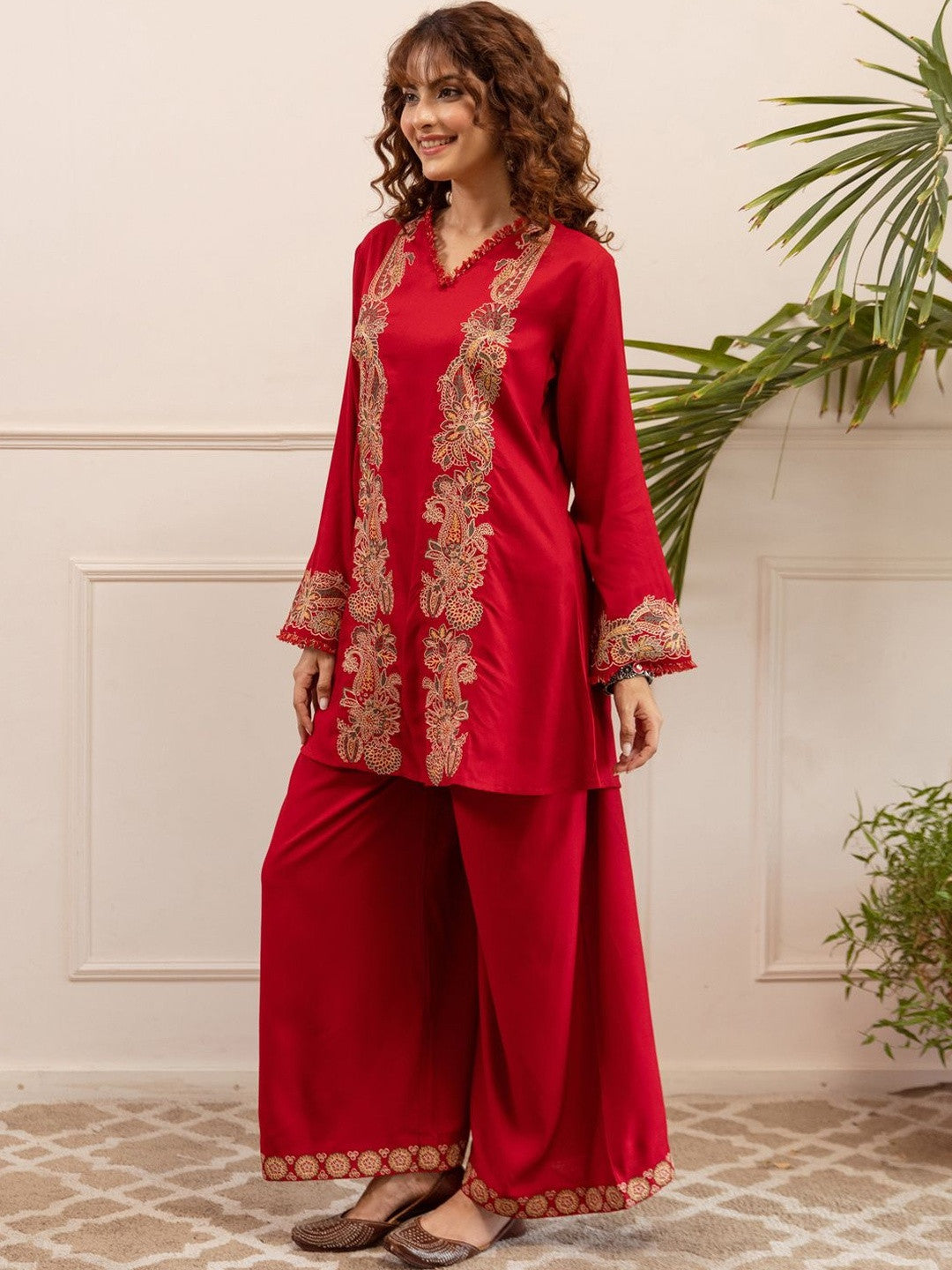 Women Ethnic Motifs Embroidered Regular Thread Work Kurta with Palazzos
