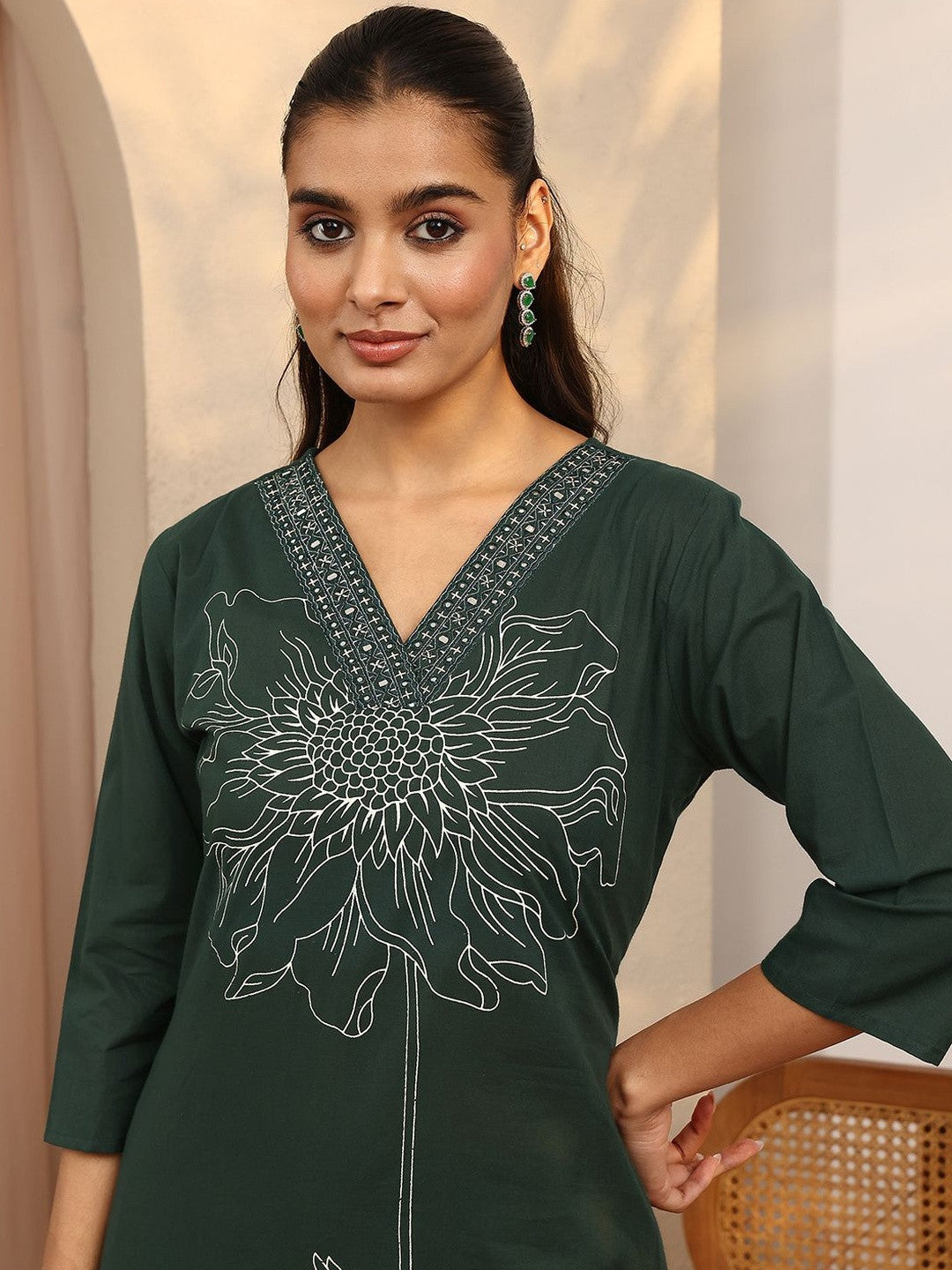 Women Floral Printed Regular Kurta with Trousers & With Dupatta