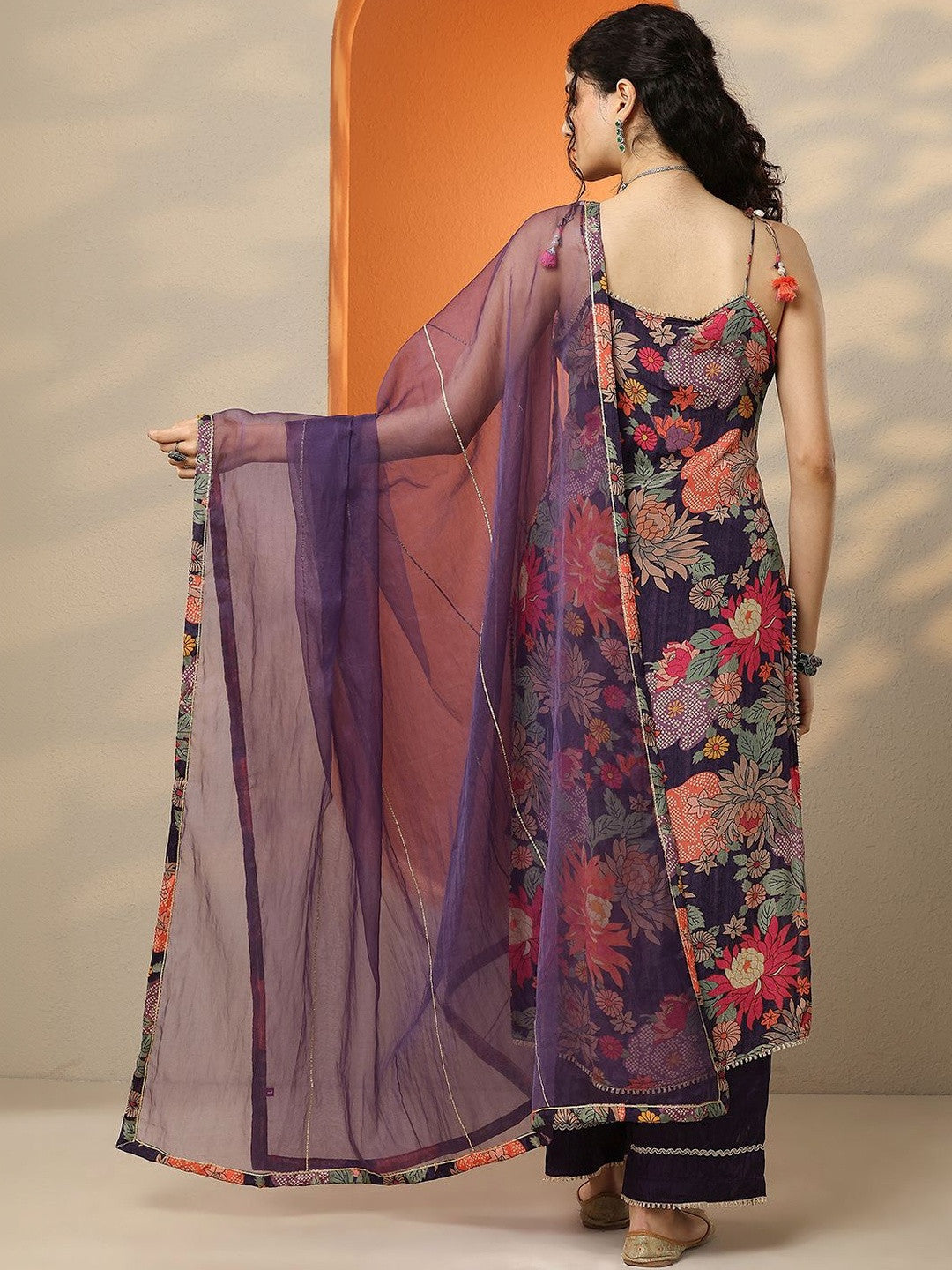 Women Floral Printed Regular Kurta with Trousers & With Dupatta