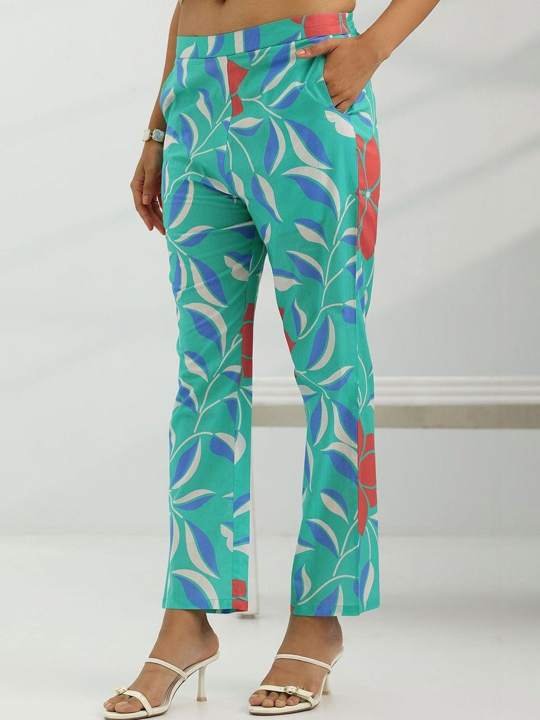 Women Floral Printed Regular Kurta with Trousers