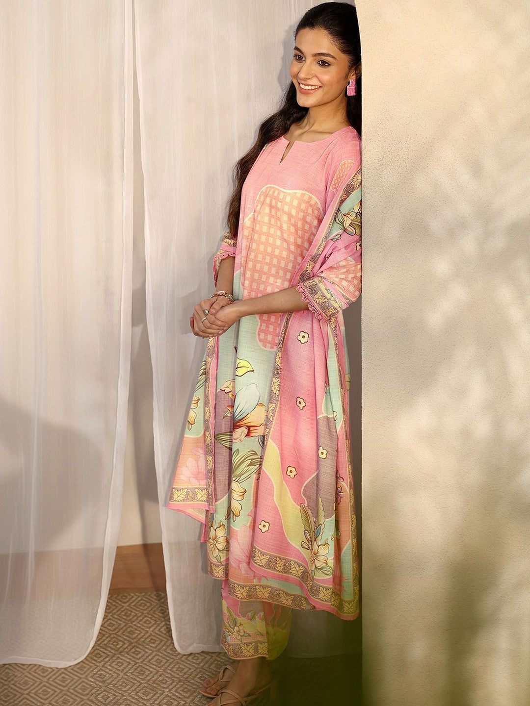 Women Floral Printed Regular Kurta with Trousers & With Dupatta