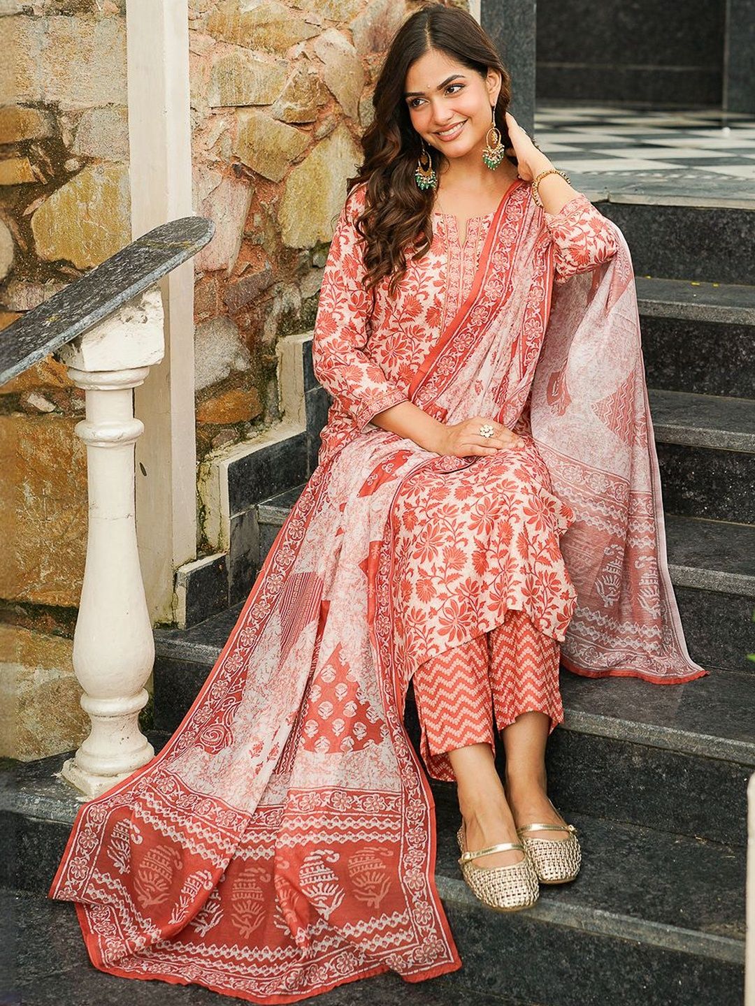 Dhiyona KL Floral Printed Notch Neck Straight Kurta & Trousers With Dupatta