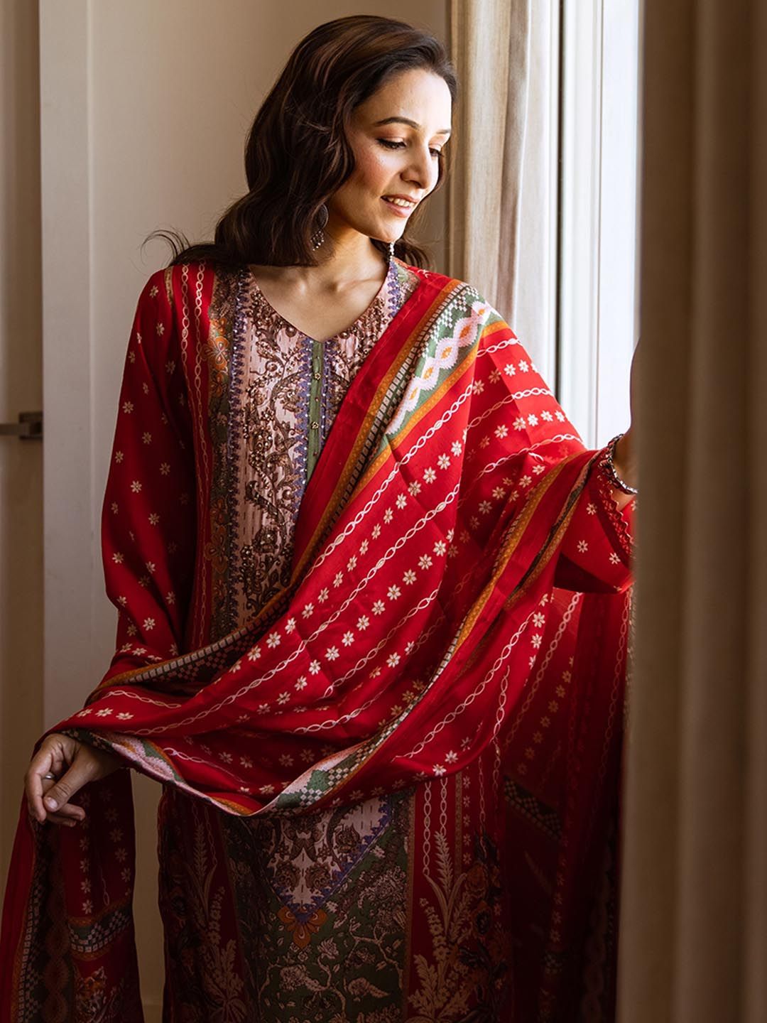 Dhiyona KL Women Floral Printed Kurta with Palazzo & Dupatta