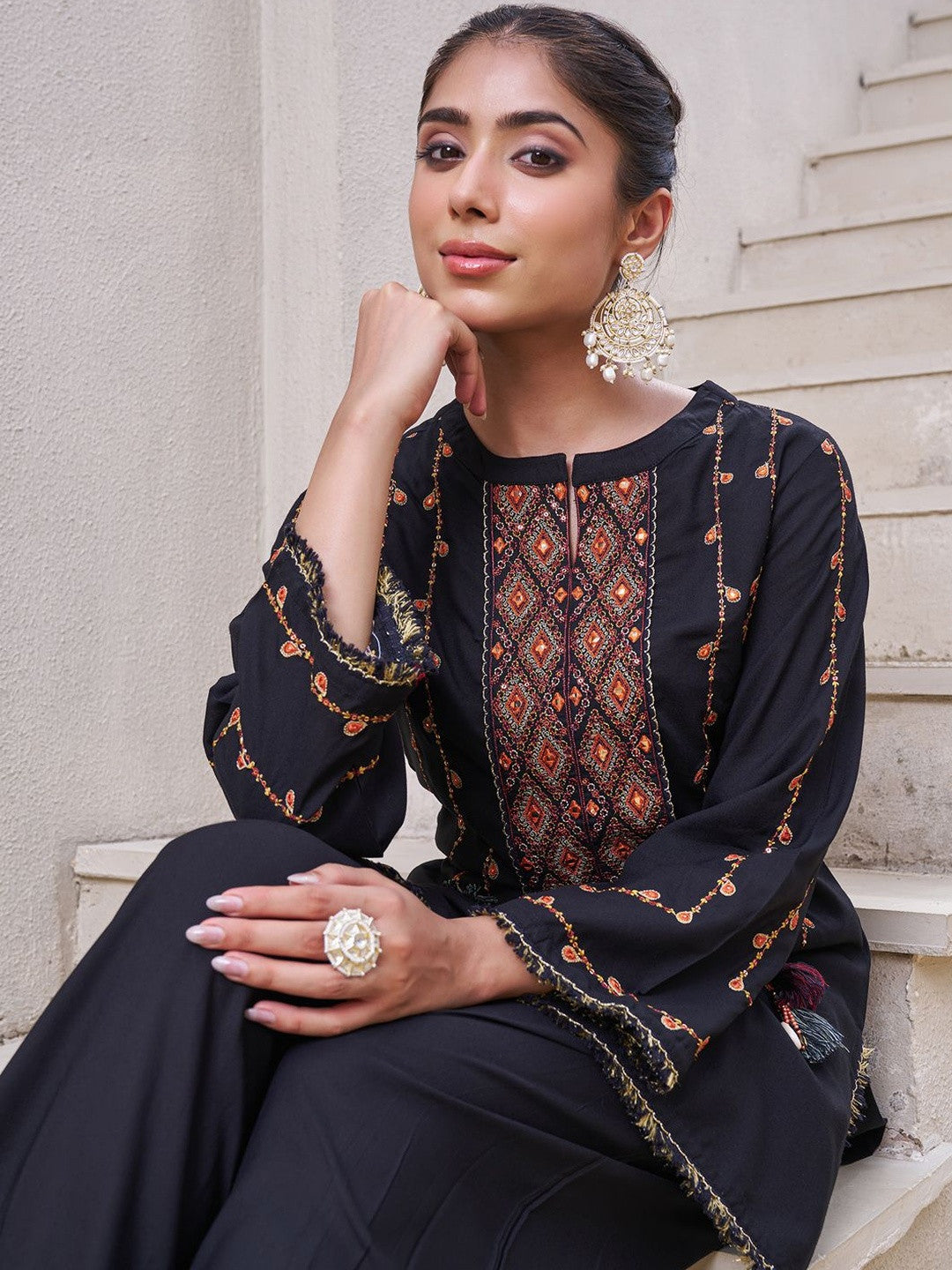 Geometric Yoke Design Notch Neck Mirror Work Straight Kurti with Trousers