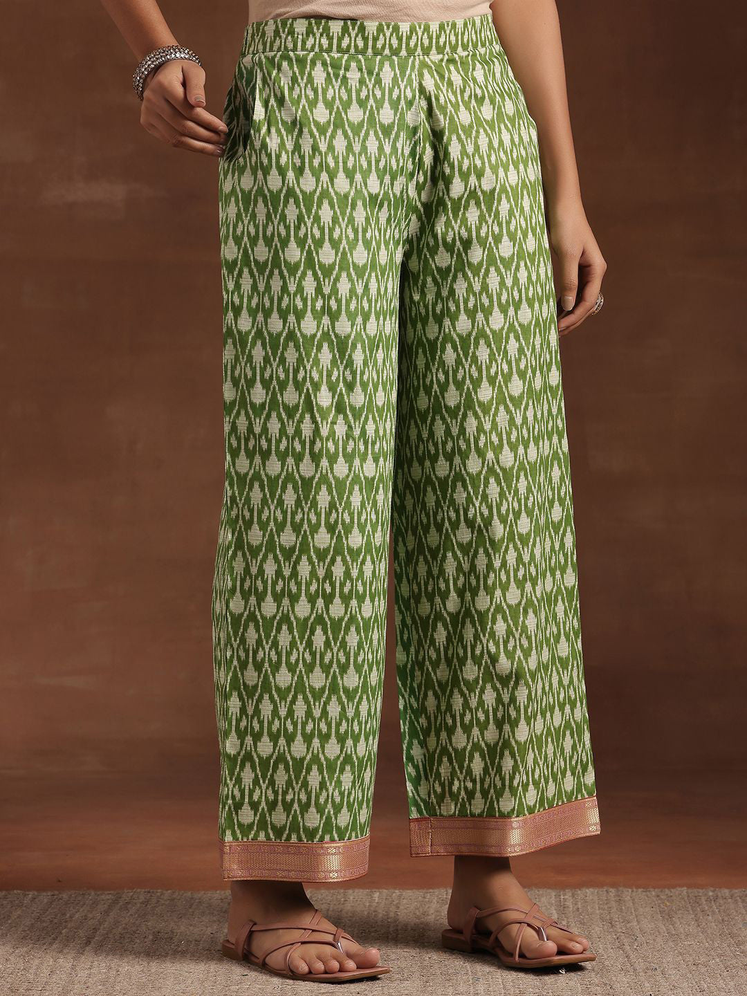 Geometric Printed Round Neck Straight Kurta With Palazzos And Dupatta
