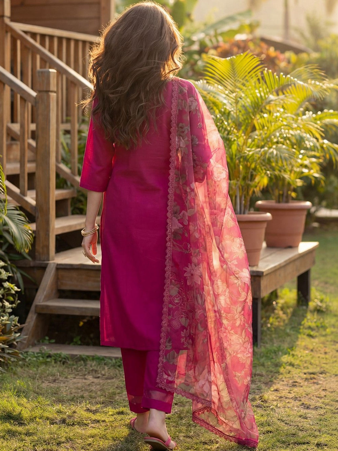 Women Floral Embroidered Regular Thread Work Liva Kurta with Trousers & With Dupatta