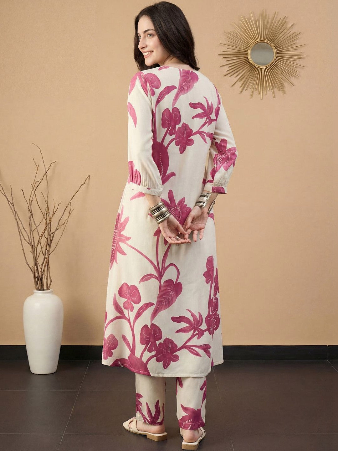 Women Floral Printed Regular Kurta with Trousers