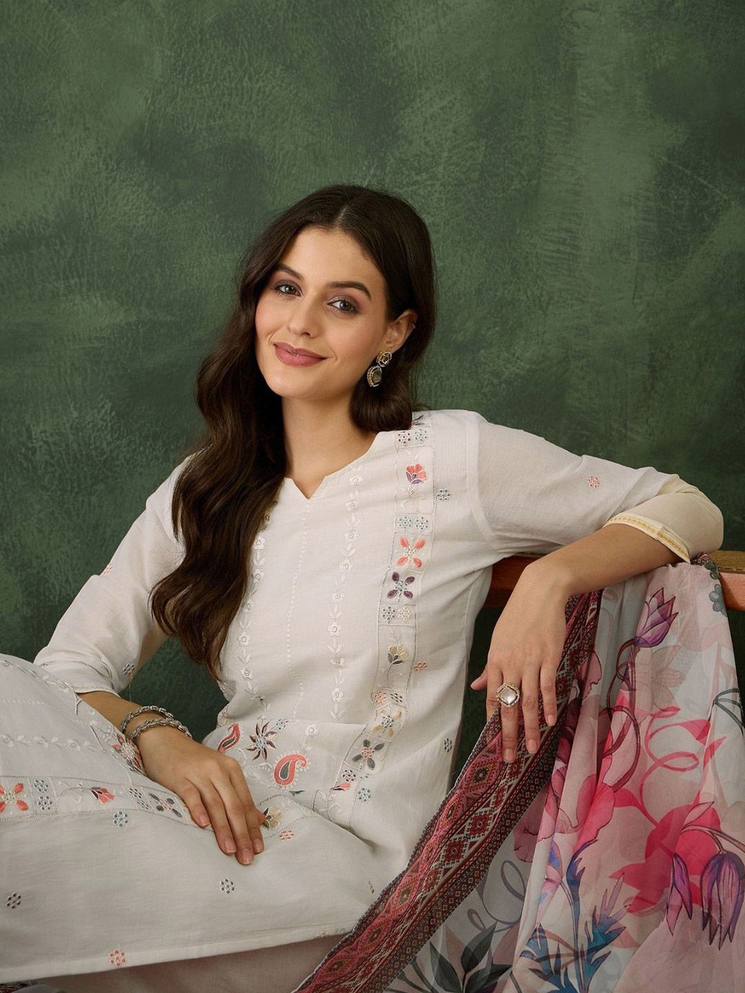 Dhiyona KL Women Ethnic Motifs Embroidered Regular Thread Work Kurta with Trousers & With Dupatta
