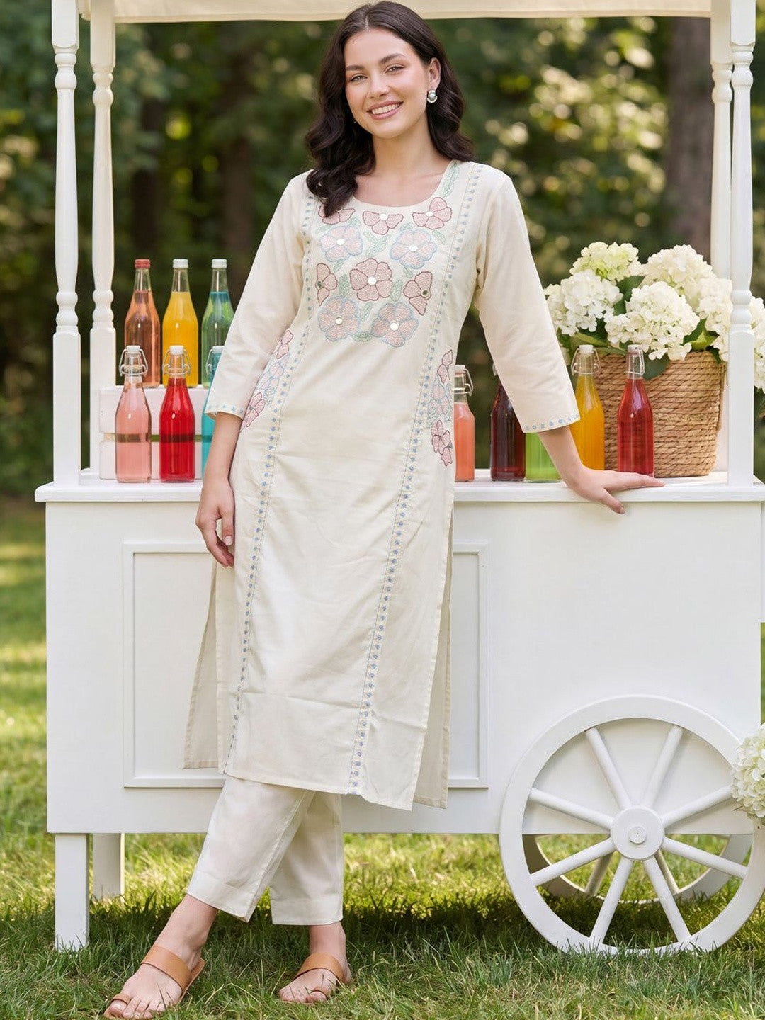 Women Floral Embroidered Regular Thread Work Pure Cotton Kurta with Trousers