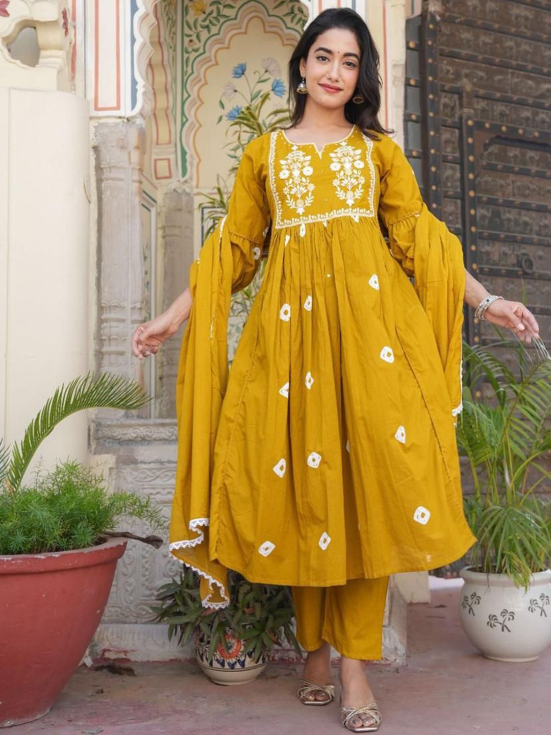 Dhiyona KL Women Floral Embroidered Kurta with Trousers & Dupatta