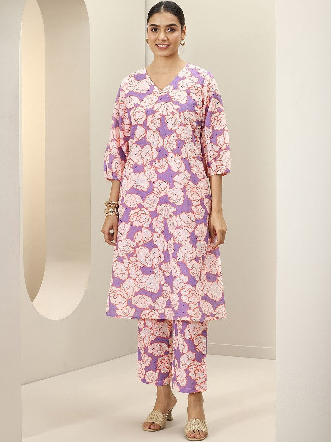Women Floral Printed Regular Kurta with Trousers