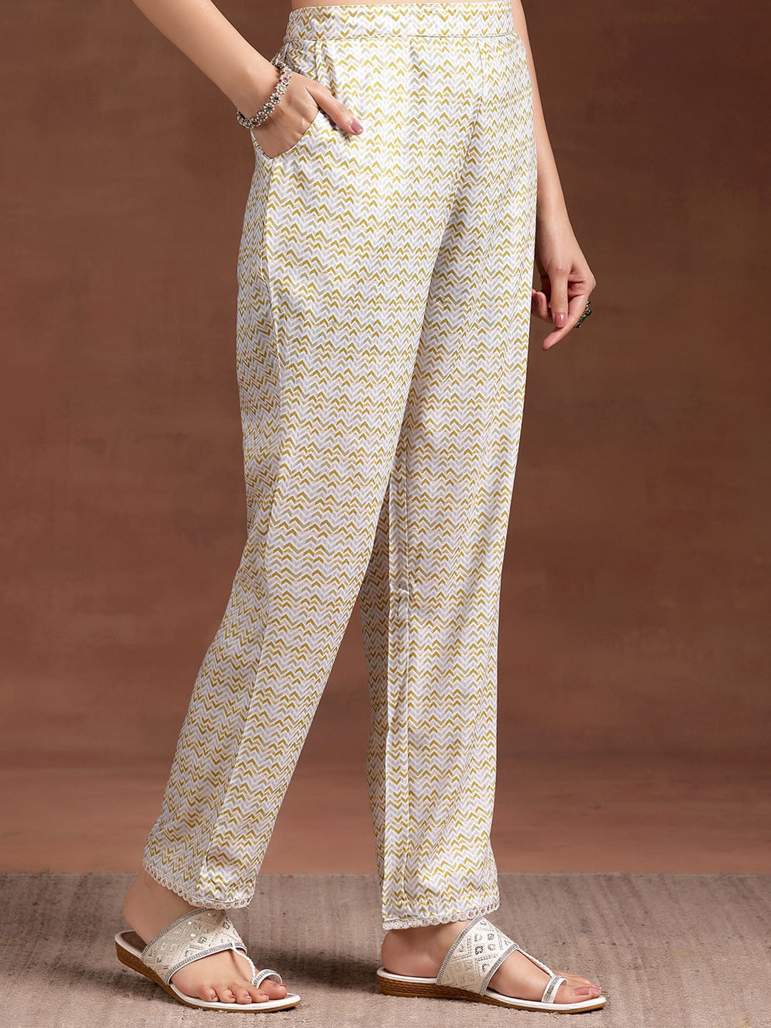 Women Ethnic Motifs Printed Regular Kurta with Trousers & With Dupatta
