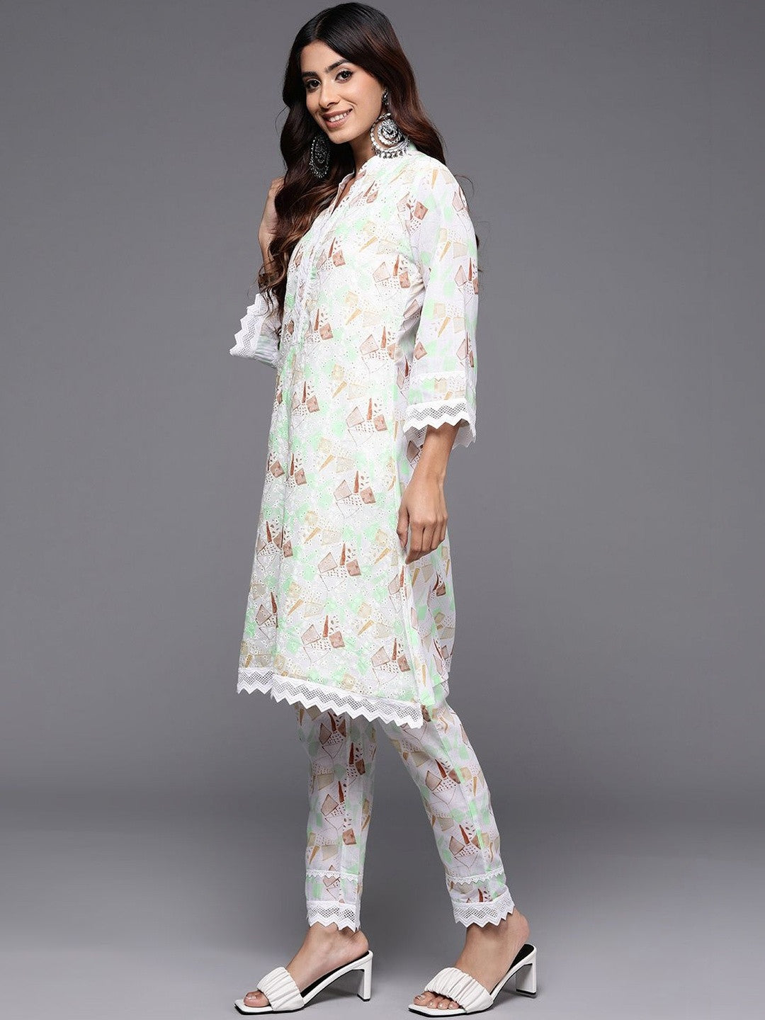Women Printed Regular Kurta with Trousers