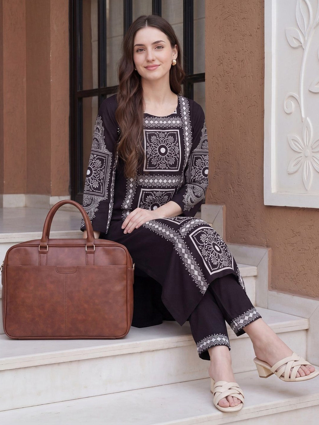 Women Ethnic Motifs Printed Regular Kurta with Trousers