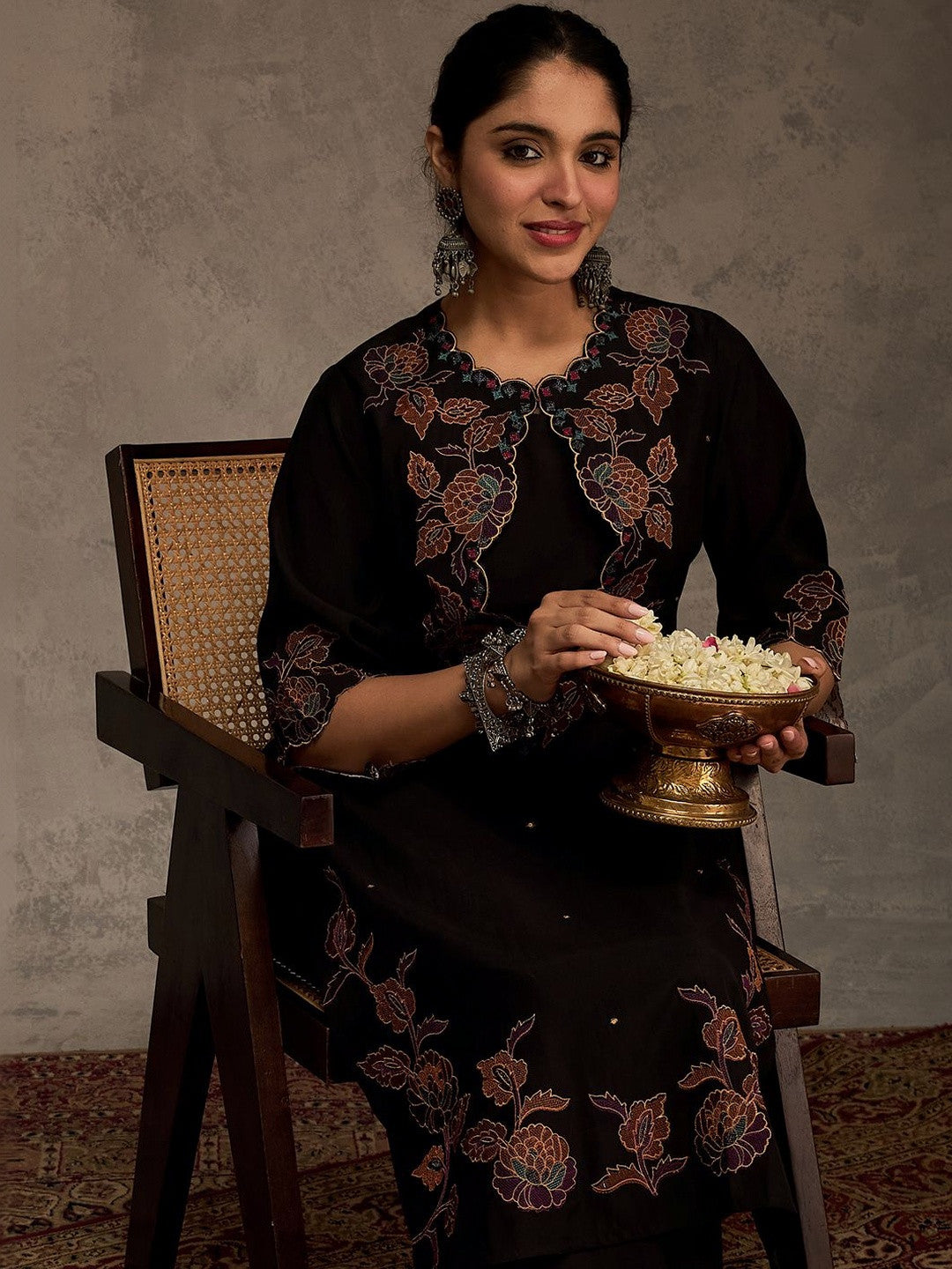 Women Floral Embroidered Regular Thread Work Kurta with Trousers