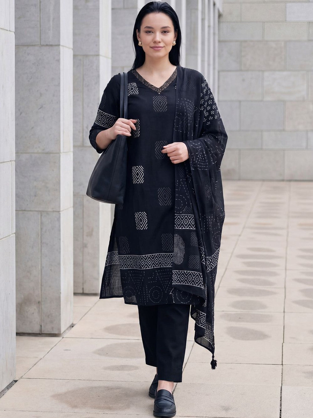 Women Printed Regular Thread Work Pure Cotton Kurta with Trousers & With Dupatta