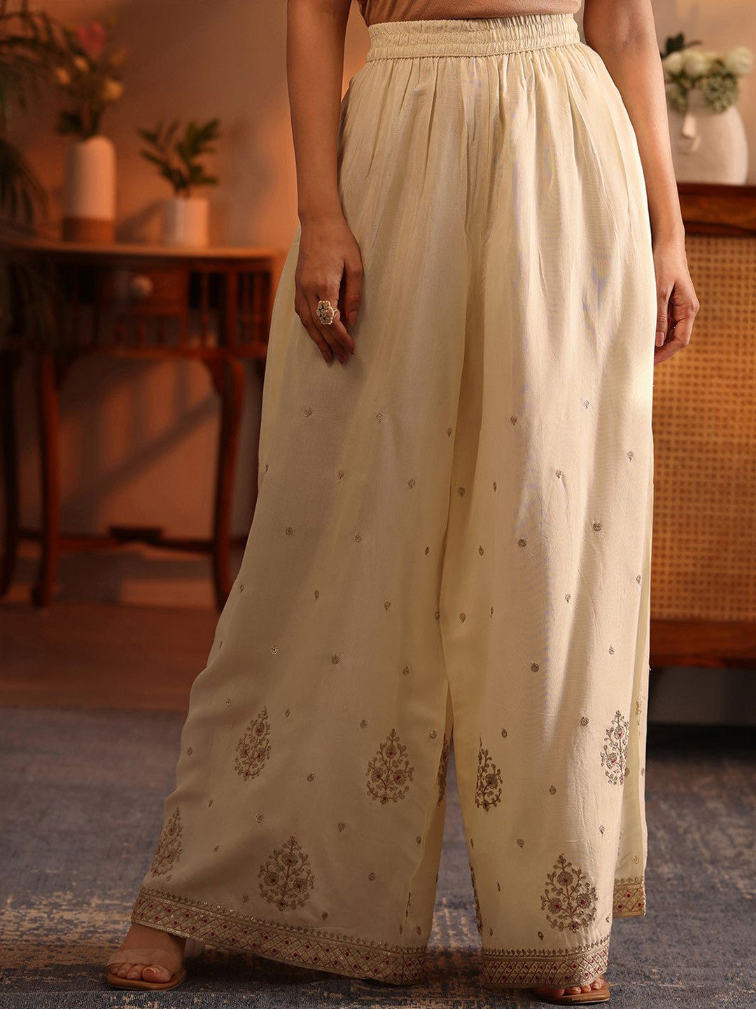 Women Floral Regular Thread Work Kurta with Palazzos & Dupatta