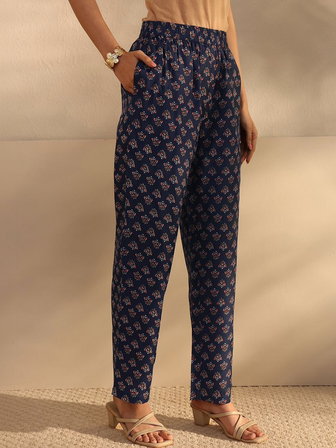 Women Floral Printed Regular Thread Work Kurta with Trousers & With Dupatta