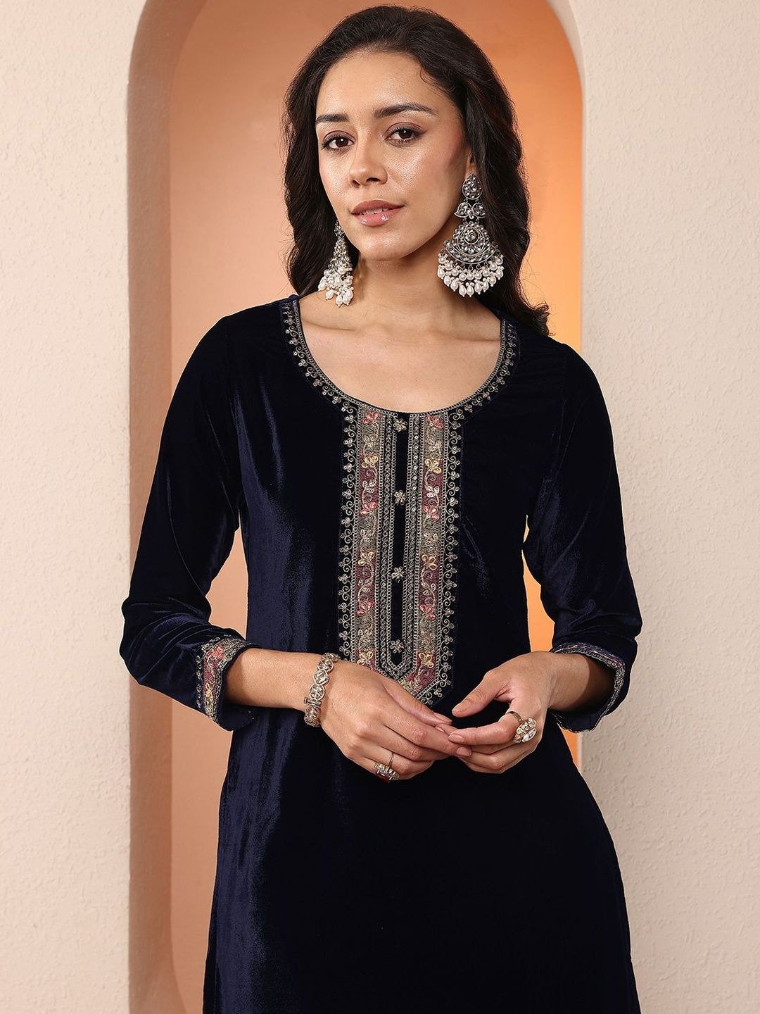 Dhiyona LL Women Ethnic Motifs Embroidered Regular Thread Work Velvet Kurta with Sharara & With Dupatta
