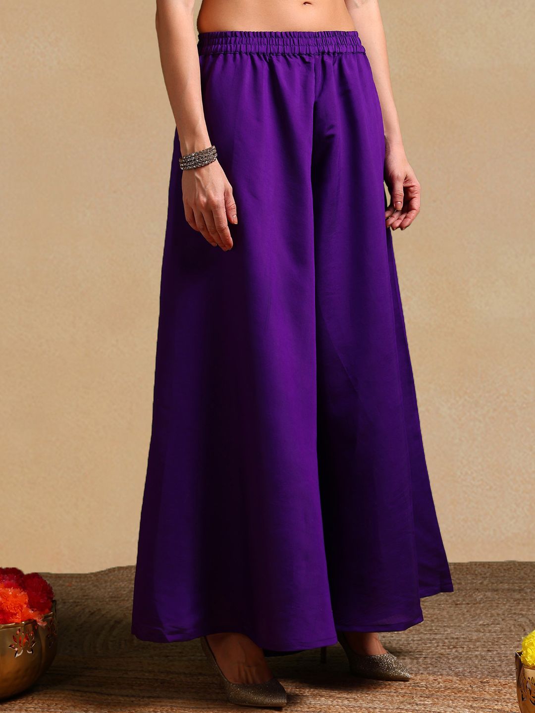 Dhiyona KL Floral Embroidered Regular Sequinned Straight Kurti with Palazzos & Dupatta