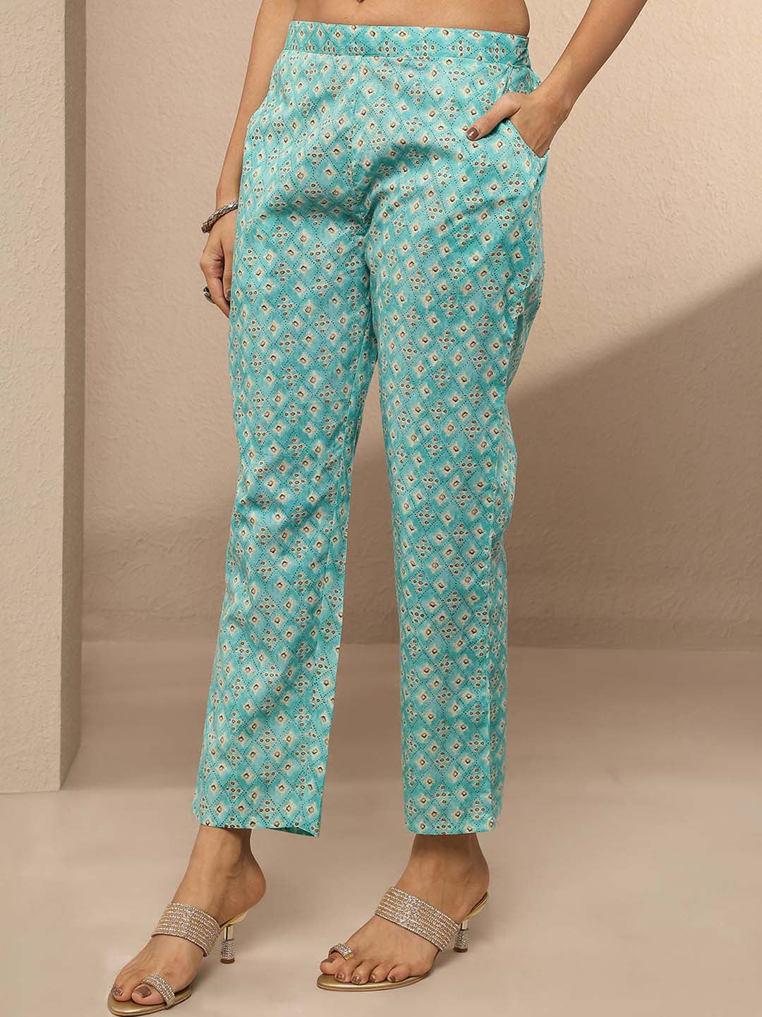 Women Floral Printed Regular Thread Work Kurta with Trousers & With Dupatta