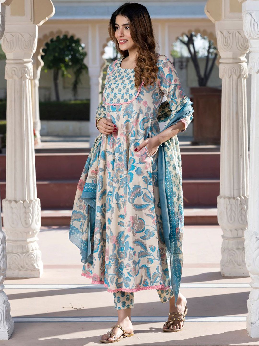Dhiyona KL Women Floral Printed Regular Pure Cotton Kurta with Trousers & With Dupatta
