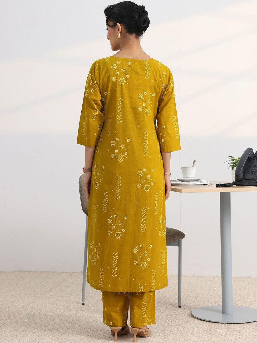 Women Ethnic Motifs Printed Regular Kurta with Trousers