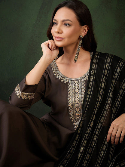Women Embroidered Three Quarter Sleeves Kurta & Trousers With Dupatta