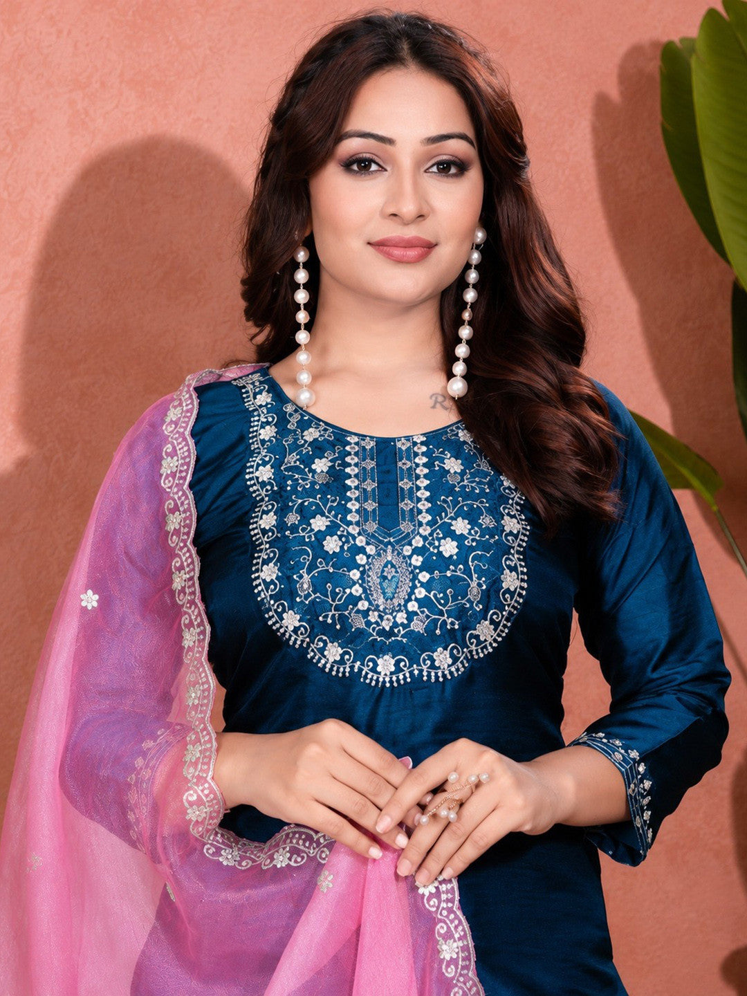 Motifs Embroidered Regular Thread Work Kurta with Trousers & With Dupatta