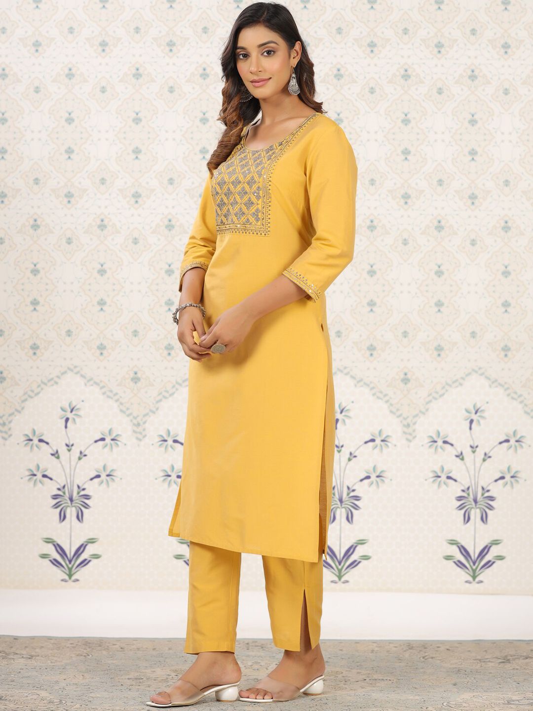 Dhiyona OD  Yellow Floral Yoke Design Round Neck Sequinned Straight Kurta
