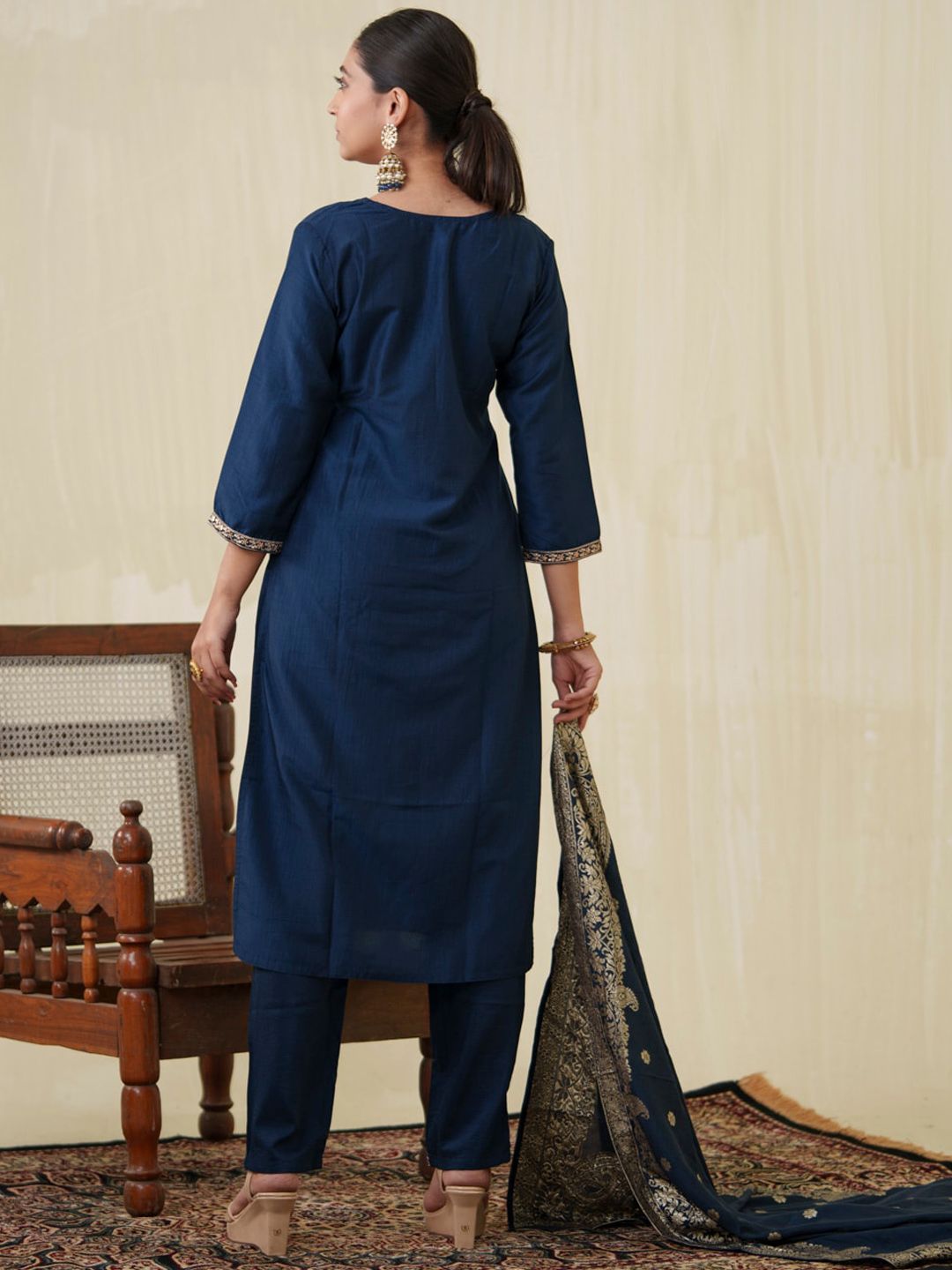 Dhiyona OD  Ethnic Motifs Yoke Design Sequinned Kurta With Trousers & Dupatta