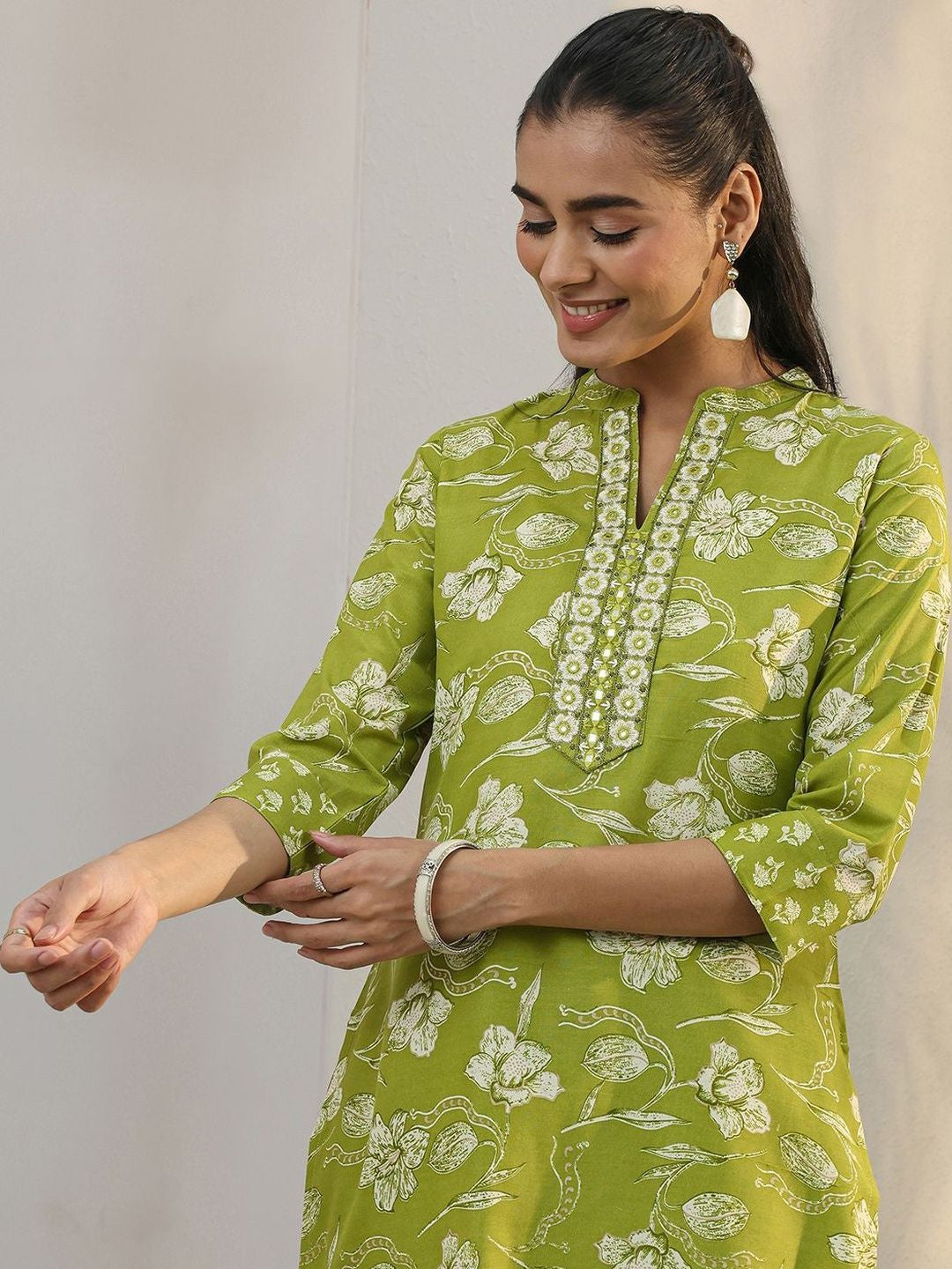 Libas Green Floral Printed Cotton Blend Straight Suit Set With Dupatta