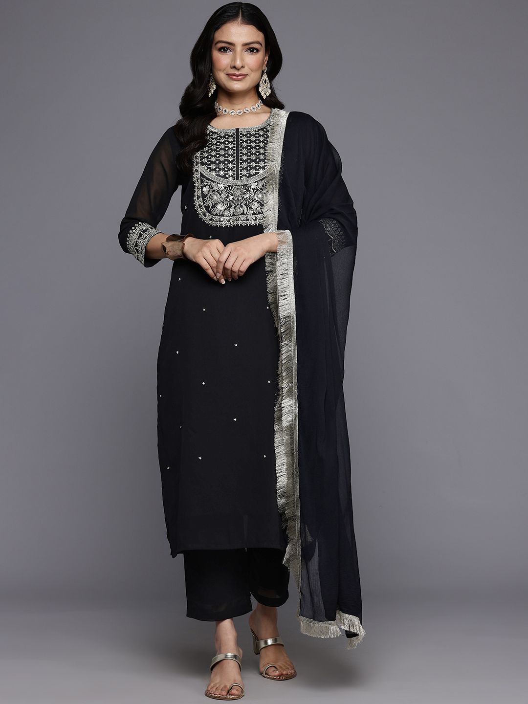 Dhiyona VA Women's Zari Embroidered Kurta Set