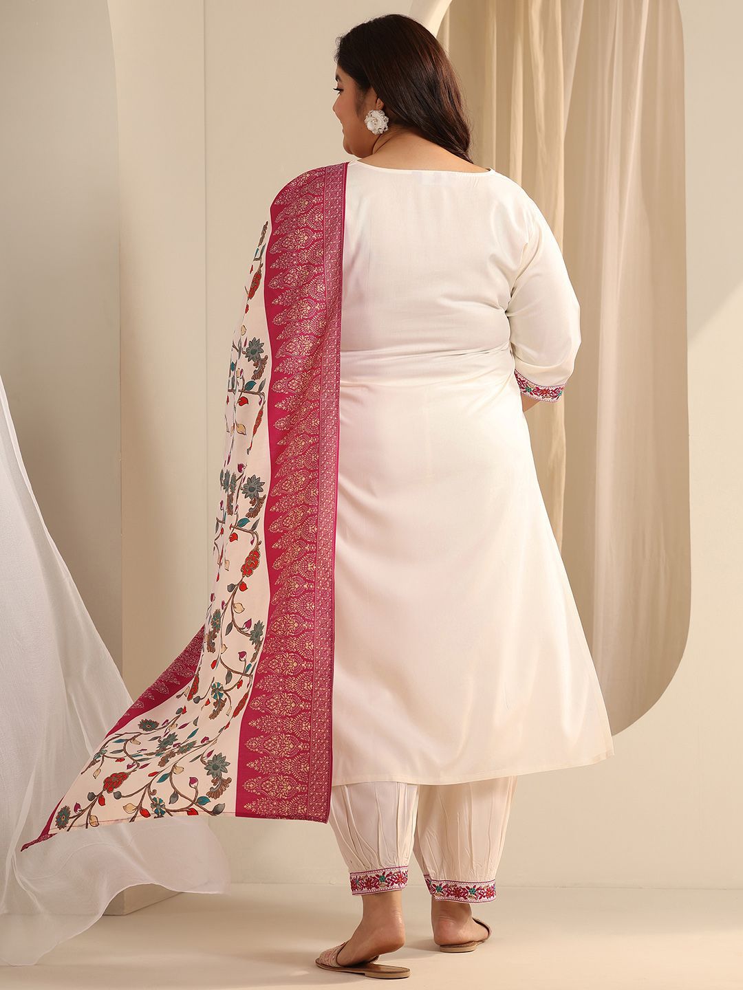 Dhiyona Women's Plus Size Floral Printed Thread Work Kurta With Salwar & Dupatta