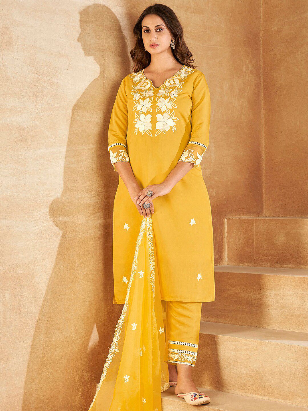 Floral Embroidered V-neck Regular Thread Work Kurta with Trousers & With Dupatta