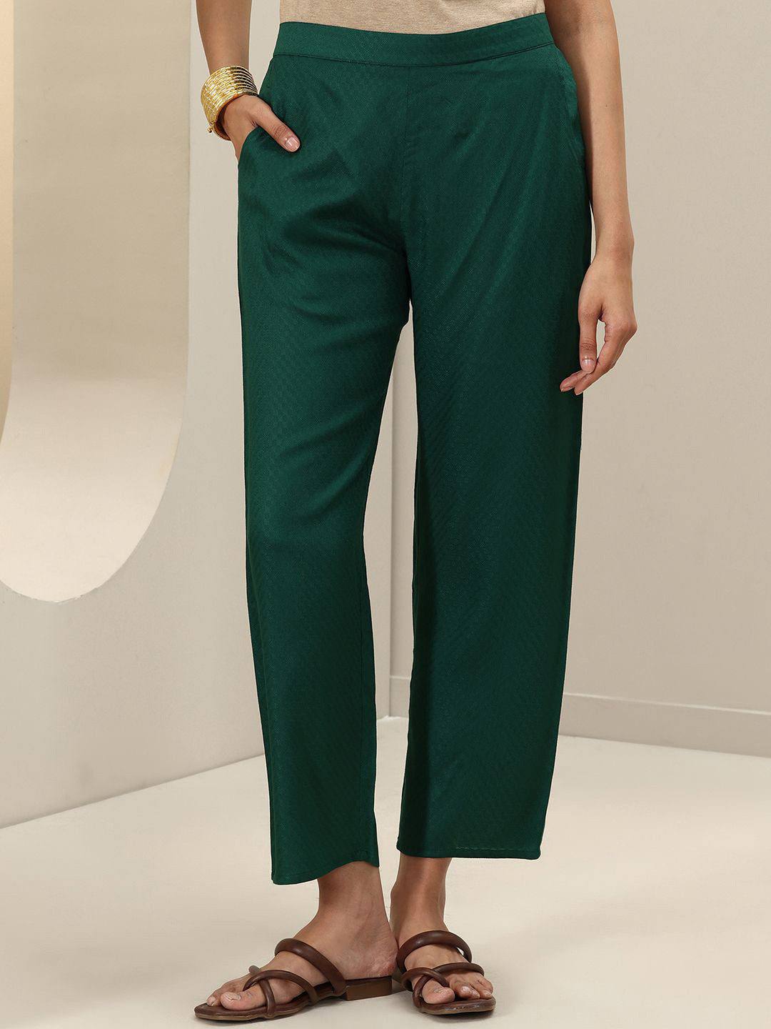 Women Floral Embroidered Regular Thread Work Kurta with Trousers
