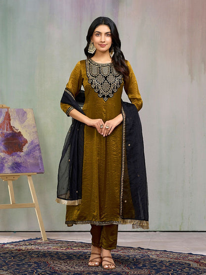 Dhiyona CH Women Floral Embroidered Regular Sequinned Kurta with Trousers & Dupatta