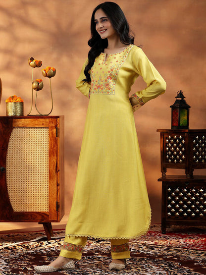 Floral Embroidered Thread Work Straight Kurta with Trouser & Dupatta
